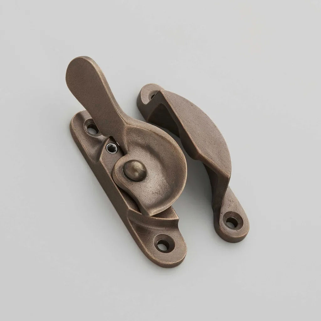 Lockable Fitch Fastener - Including Key - 1825L