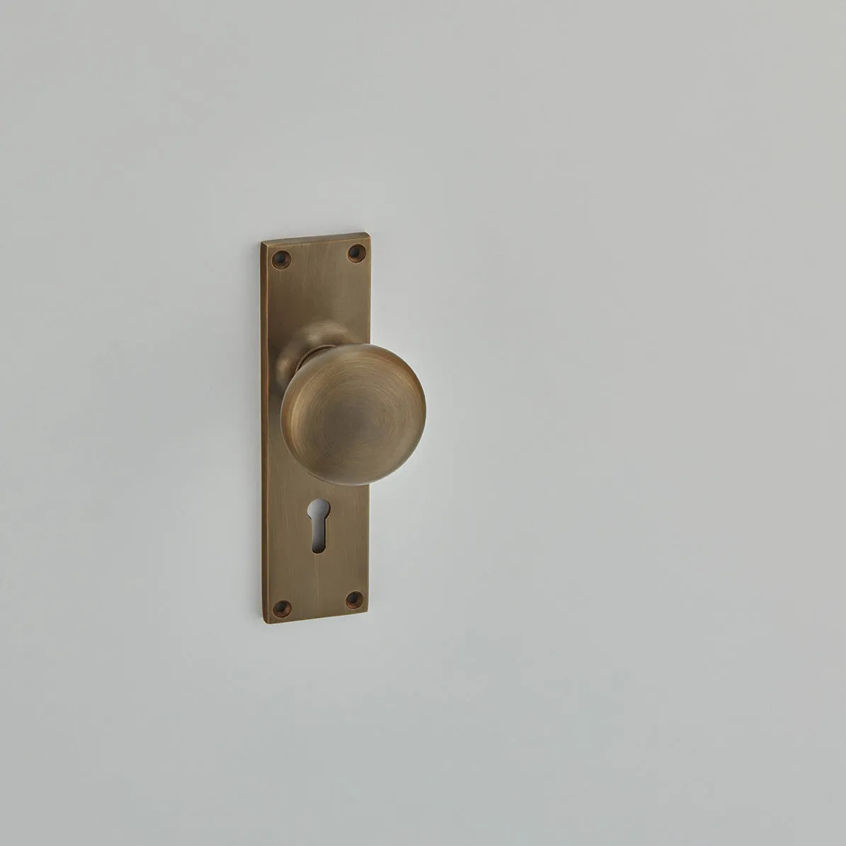 Cushion Knob on 6" Backplate - 6506