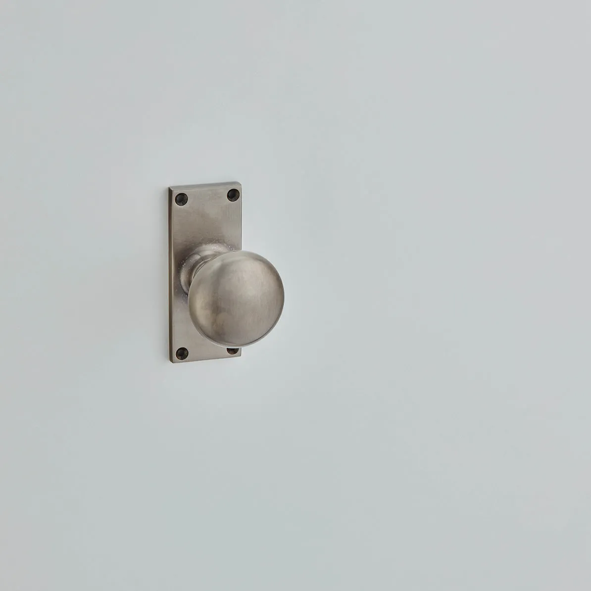 Cushion Knob On 4" Backplate - 6507