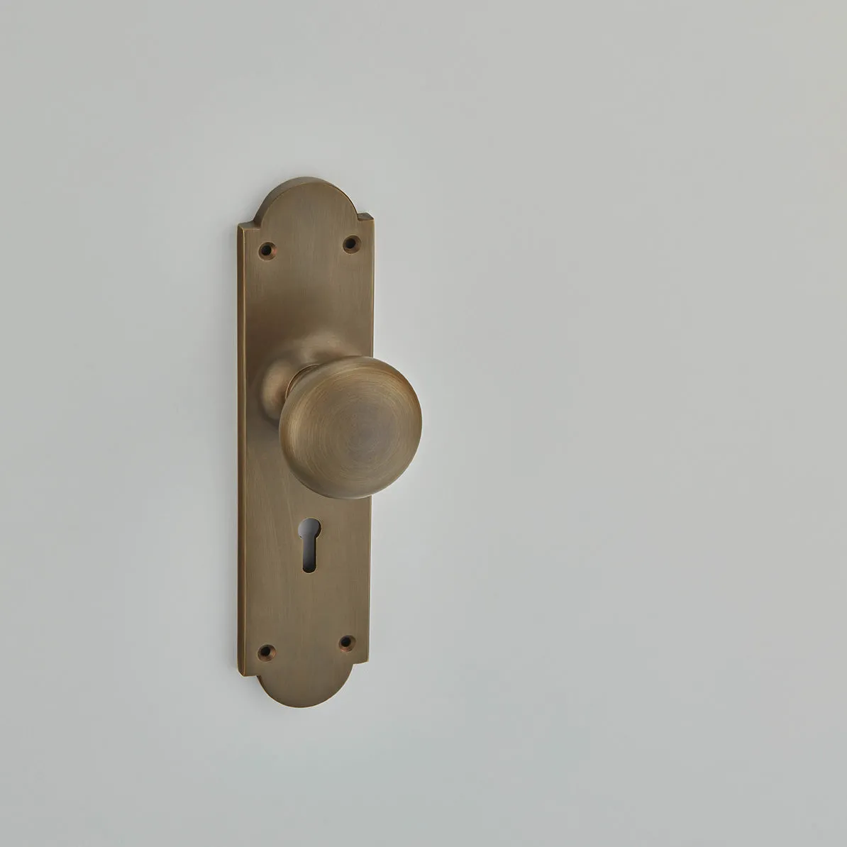 Cushion Knob On 8" Shaped Backplate - 6508